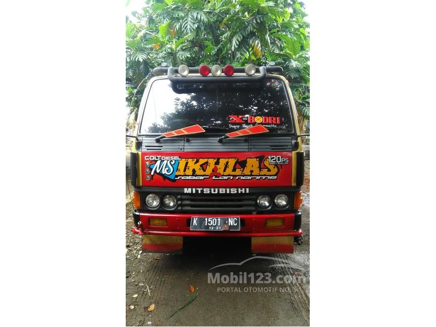 2002 Mitsubishi Colt Diesel FE 304 4 Wheel Truck