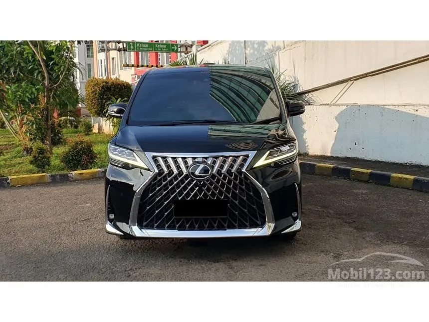 2020 Lexus LM 350 4 Seater MPV