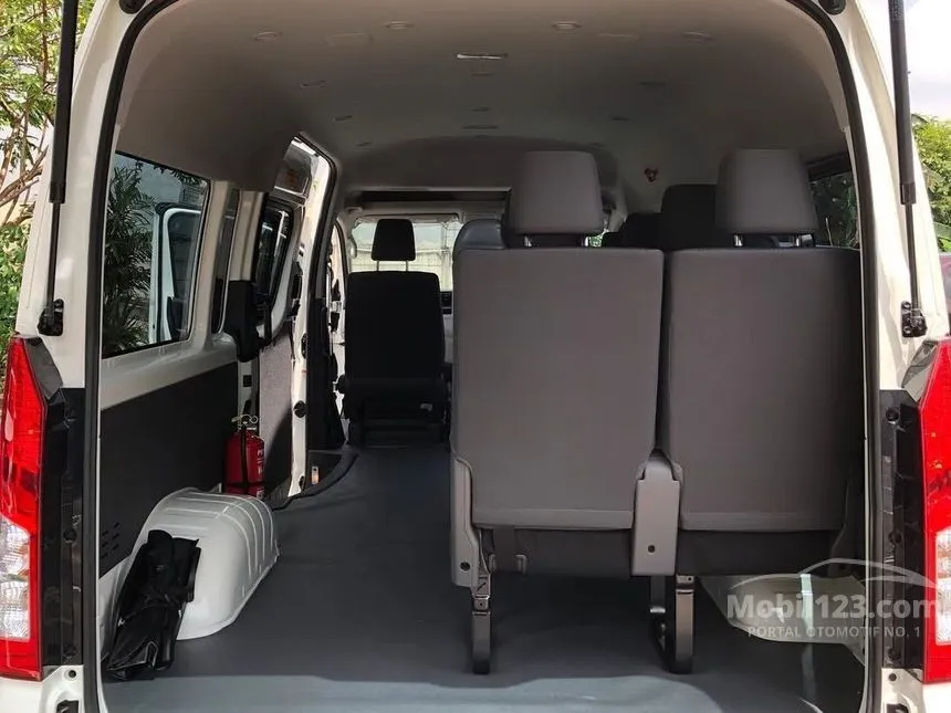 2025 Toyota Hiace Premio Van