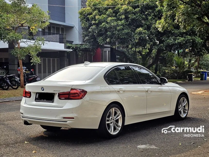 2019 BMW 320i Sport Shadow Edition Sedan