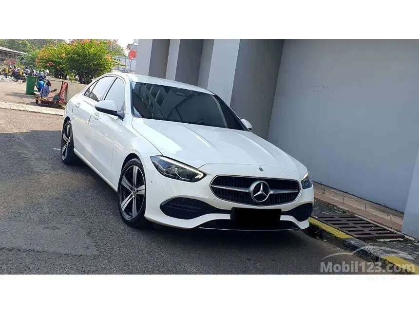2022 Mercedes-Benz C200 Avantgarde Line Sedan