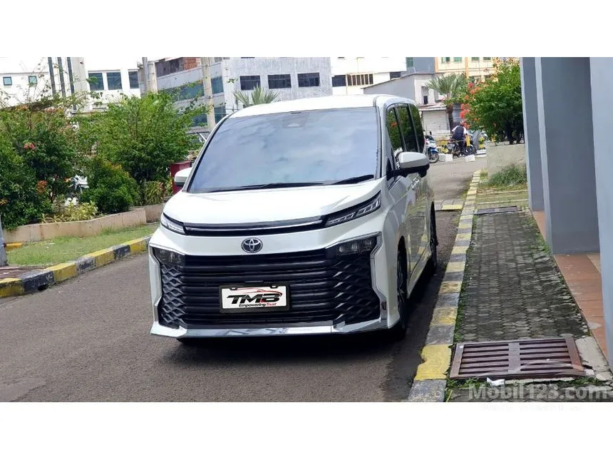 2022 Toyota Voxy MPV
