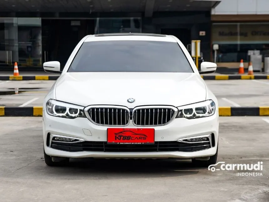 2018 BMW 530i Luxury Sedan