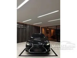 2023 Lexus ES 300h 2.5 Ultra Luxury Sedan