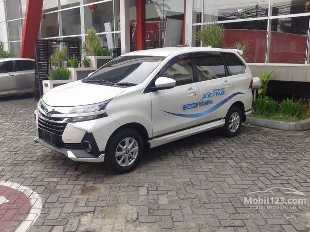 Daihatsu Xenia  Mobil  Bekas  Baru  dijual  di Cikarang  Jawa 