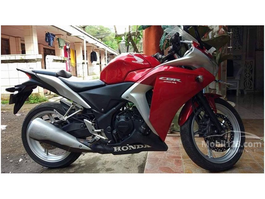 Jual Motor Honda CBR 2012 0.3 di Jawa Barat Manual Merah 