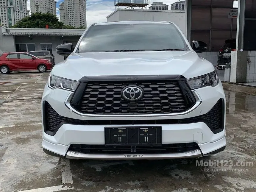 Jual Mobil Toyota Kijang Innova Zenix 2024 Modellista V HV 2.0 di Jawa Timur Automatic Wagon Putih Rp 448.300.000