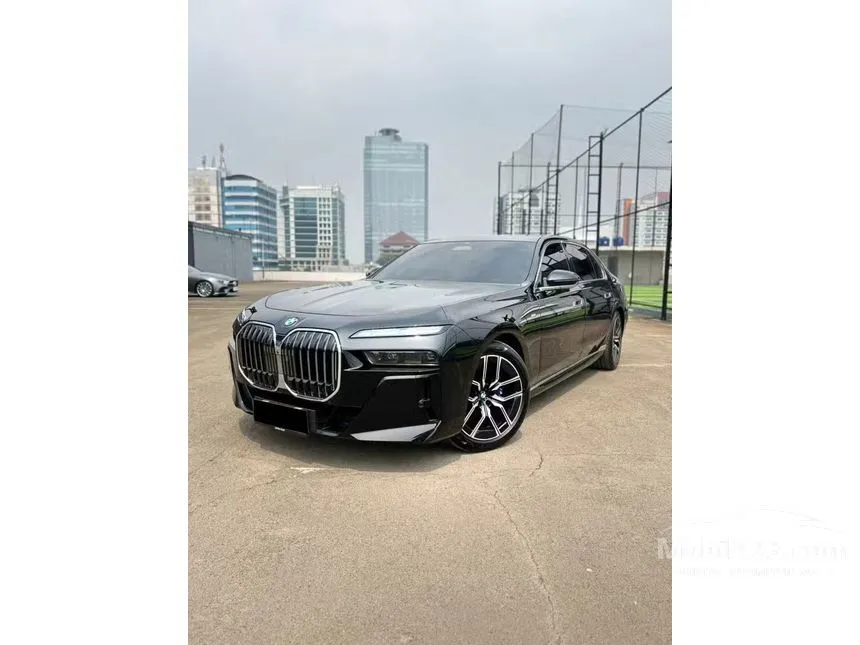 2024 BMW 735i M Sport Sedan