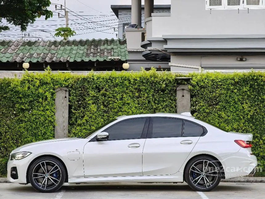 2021 BMW 330e M Sport Sedan