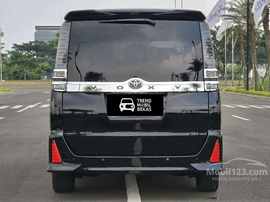 2018 Toyota Voxy MPV