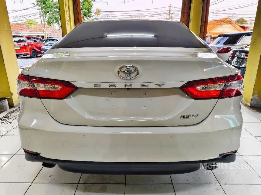 2020 Toyota Camry V Sedan