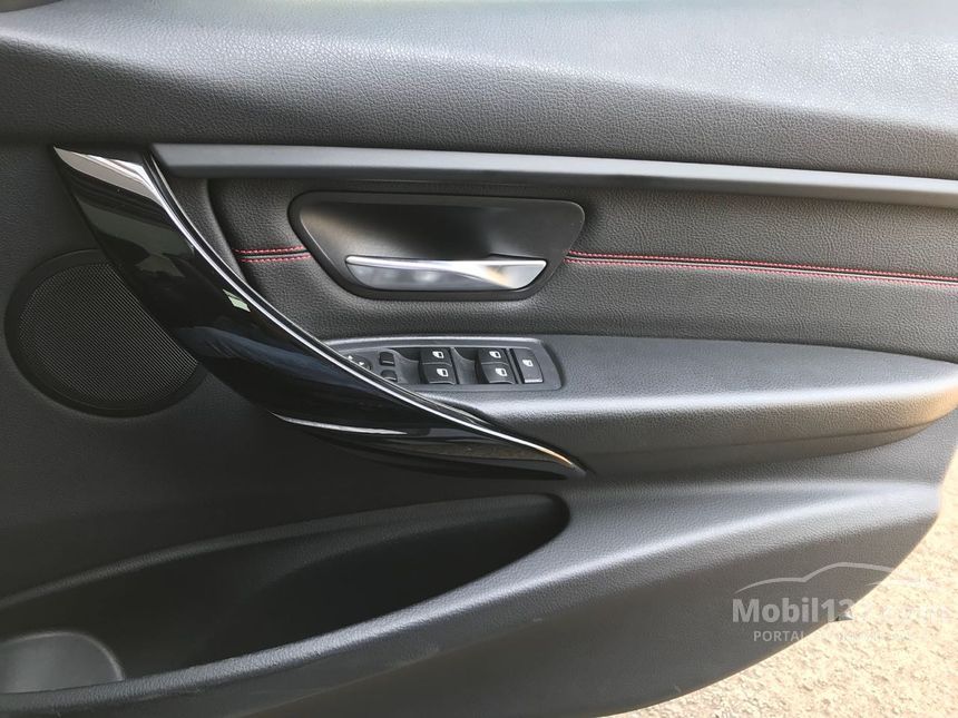 gallery_used car mobil123 bmw 3 series 320i sport sedan indonesia_3704005_7ljIs3XPsub6HlbfNfI9qI