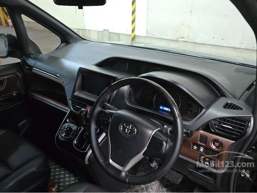 2021 Toyota Voxy MPV