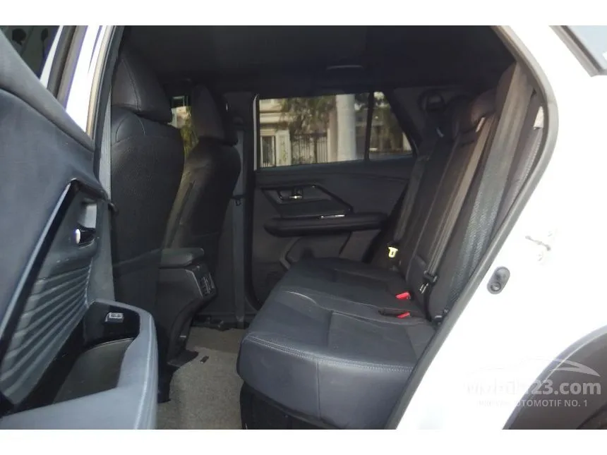 2023 Toyota Yaris Cross S HV (2 Tone) w GR Parts Aero Pkg (Prem Clr) SUV