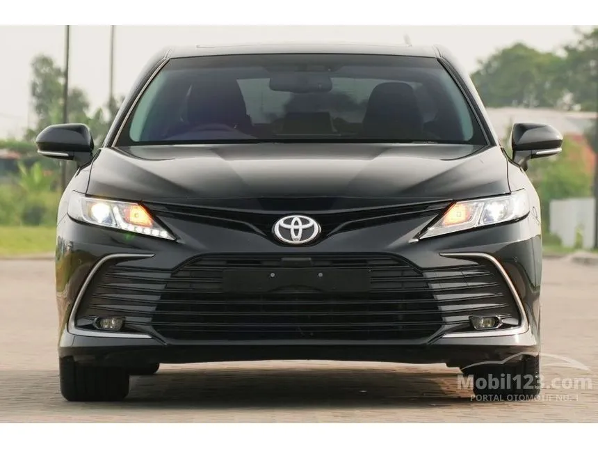2022 Toyota Camry V (Premium Color) Sedan
