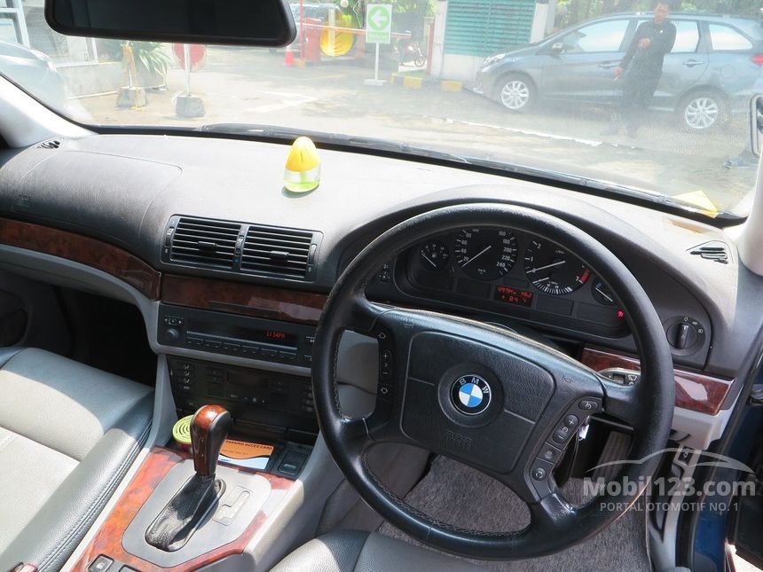 2001 BMW 525i Sedan