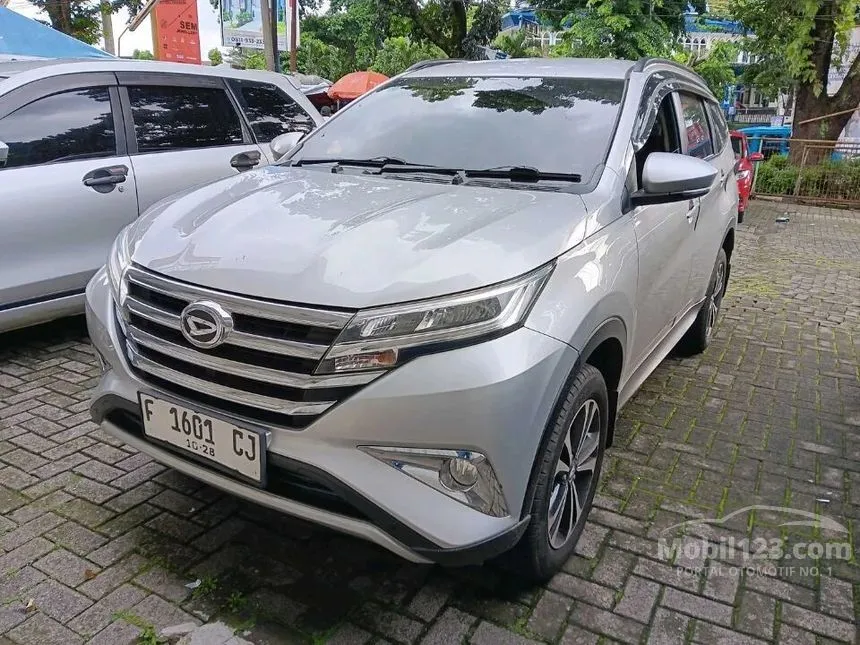 Jual Mobil Daihatsu Terios 2018 R Deluxe 1.5 di Jawa Timur Automatic SUV Silver Rp 185.000.000