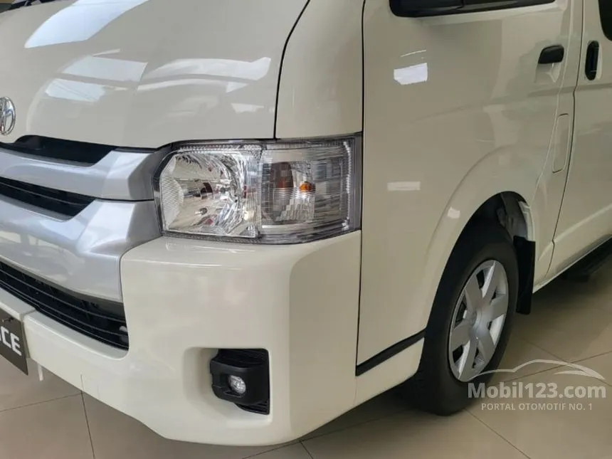 2025 Toyota Hiace Commuter Van