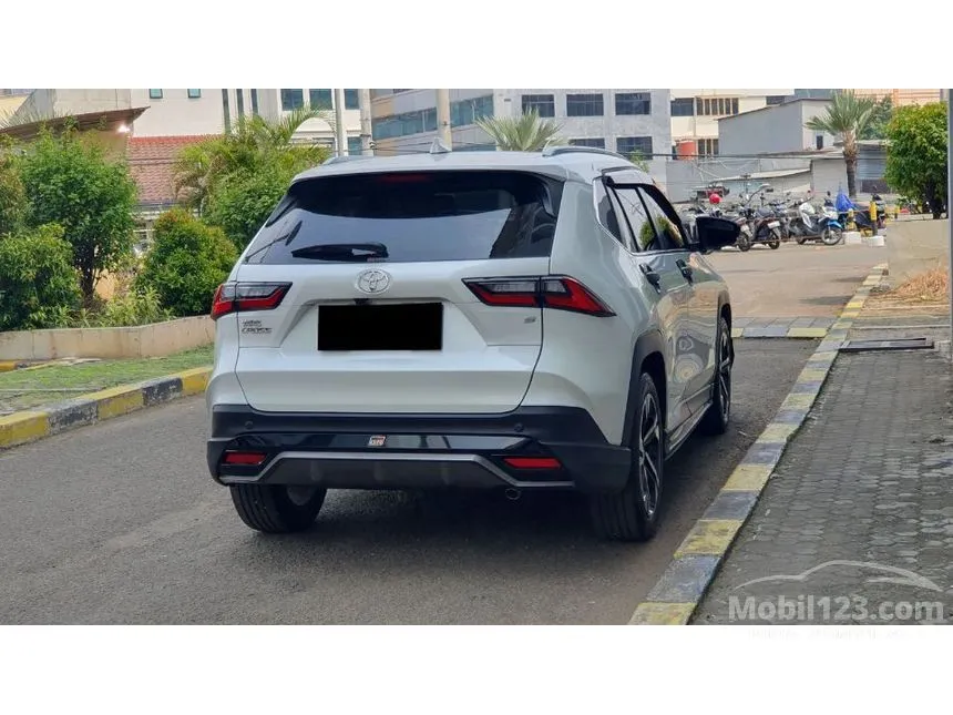 2023 Toyota Yaris Cross S SUV