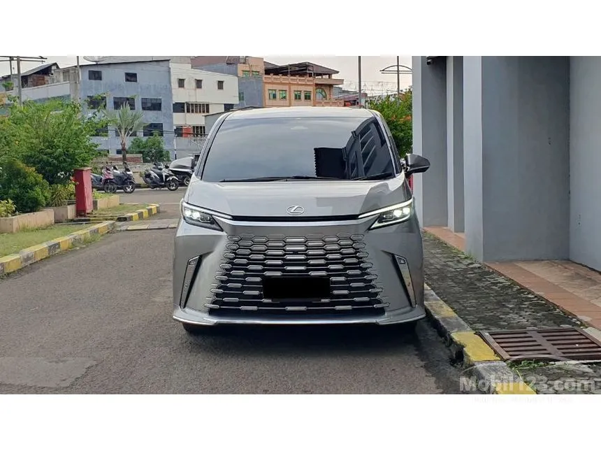 2024 Lexus LM 350h 4 Seater MPV