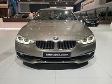 DISKON BONUS TERBESAR TERBAIK SE INDONESIA, BUNGA 0 PERSEN, DIJAMIN PUAS UNTUNG 2018 BMW 320i 2.0 Sport Sedan