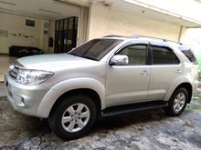 2009 Toyota Fortuner 2.5 G MANUAL SILVER