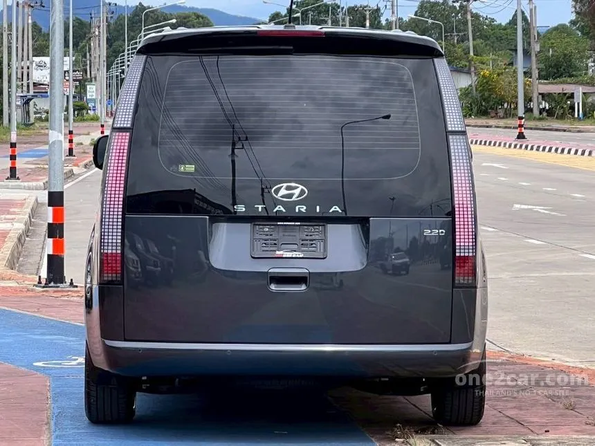 2022 Hyundai Staria SEL Van