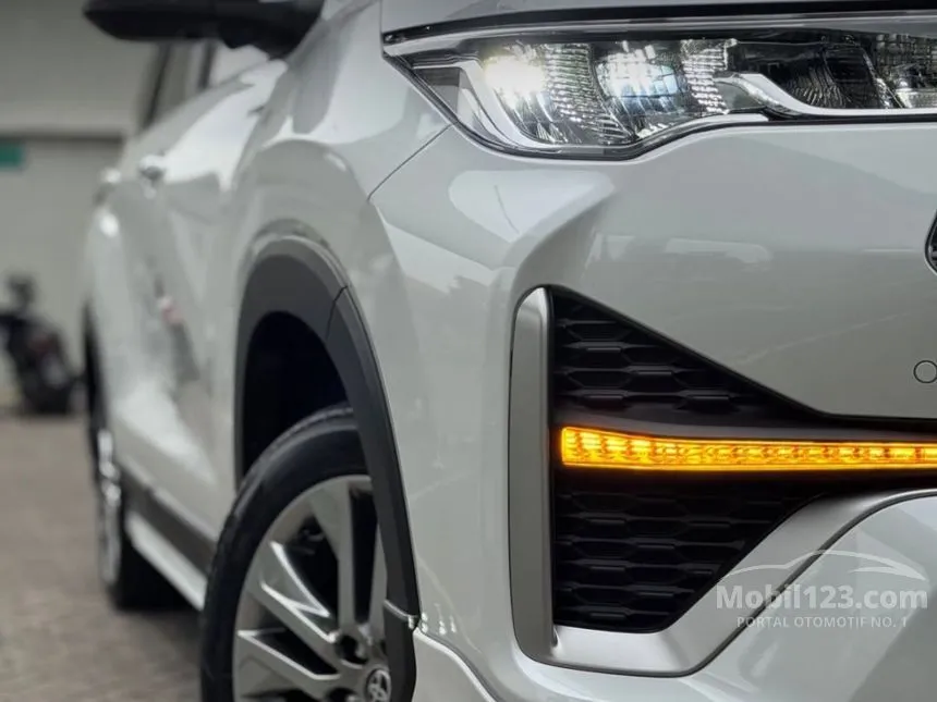 2025 Toyota Kijang Innova Zenix Q HV TSS ( Premium Color) MPV