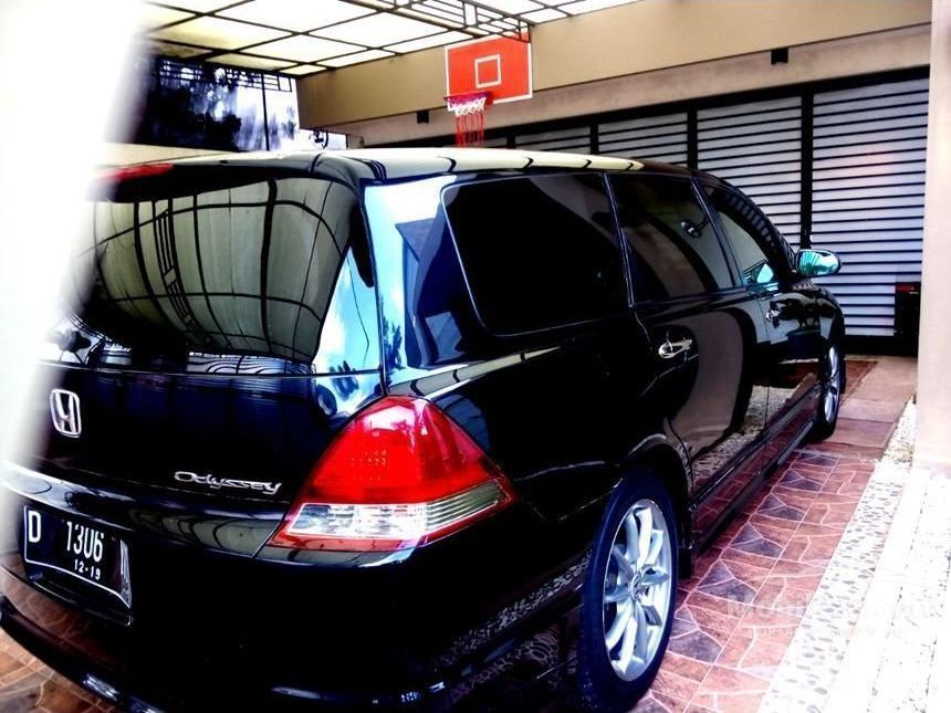 2004 Honda Odyssey (Gray Interior) MPV