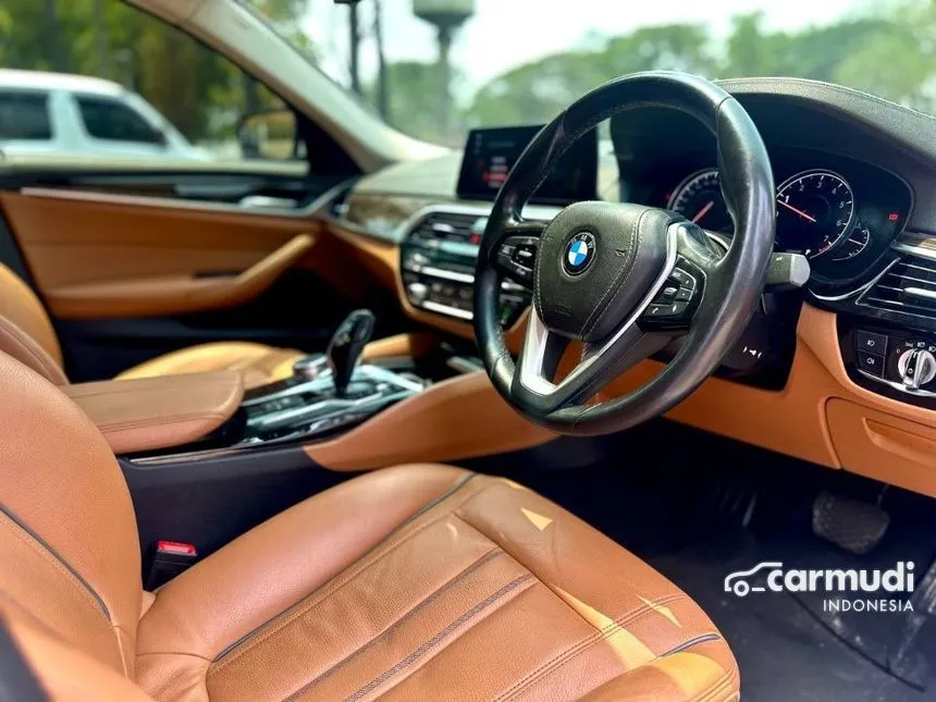 2018 BMW 520i Luxury Sedan