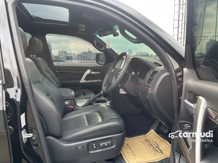 2017 Toyota Land Cruiser 200 VX-R SUV