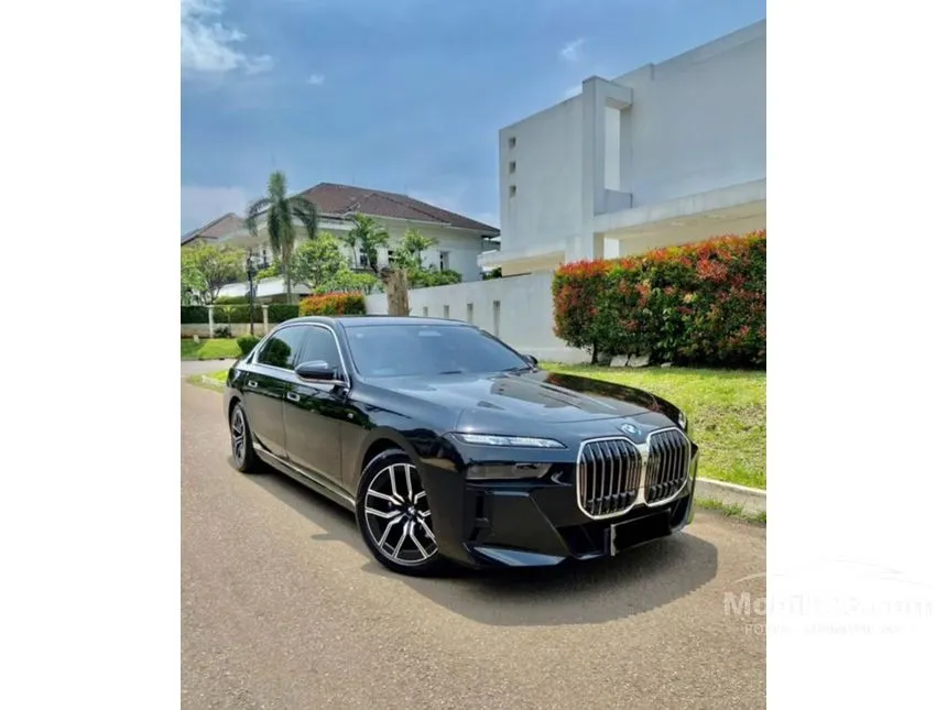 2023 BMW 735i M Sport Sedan