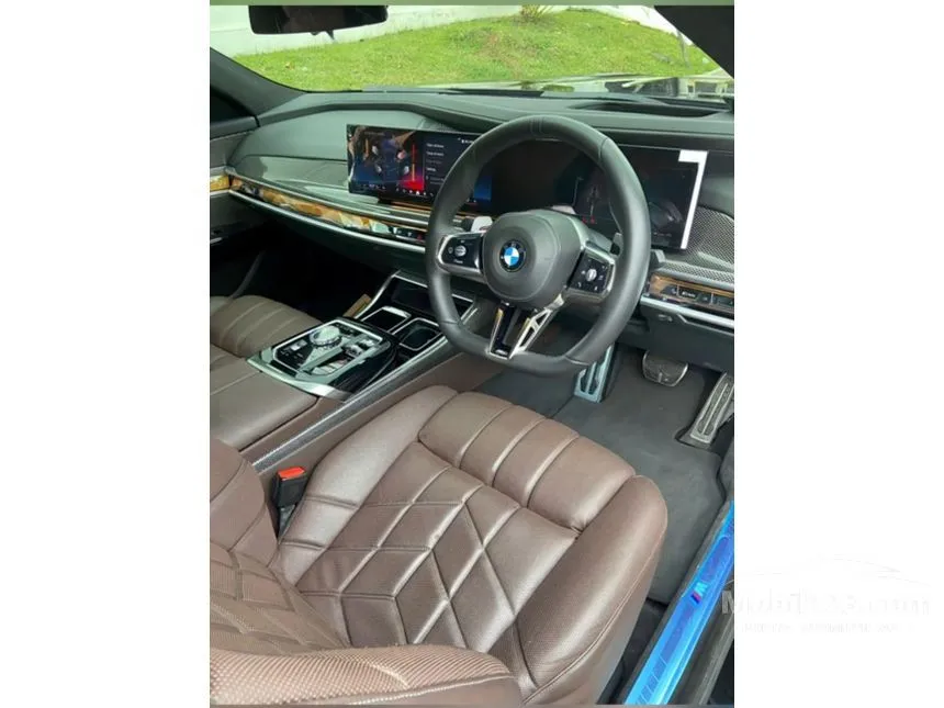 2023 BMW 735i M Sport Sedan