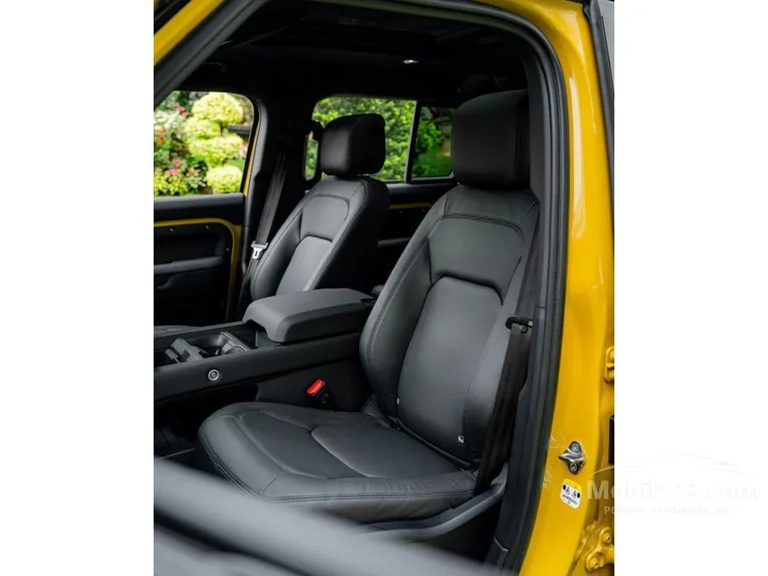 2026 Land Rover Defender 110 Trophy Edition P300e SUV
