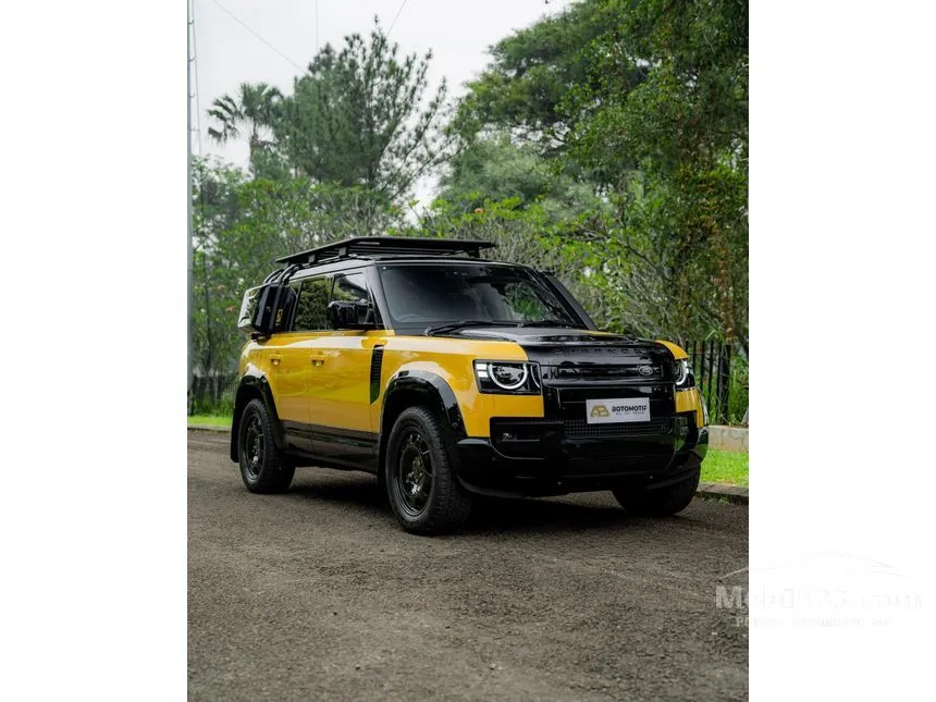 2026 Land Rover Defender 110 Trophy Edition P300e SUV
