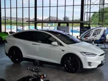 2019 Tesla Model X 0.0 75D SUV - Performance  Pearl White on Black