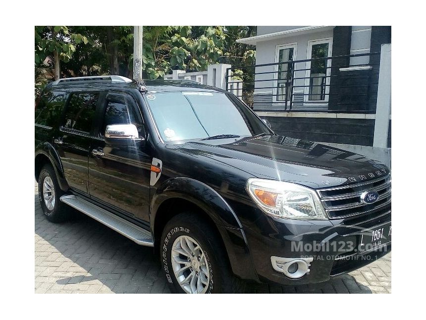 Jual Mobil  Ford  Everest  2012 XLT XLT XLT 2 5 di Jawa  Timur  