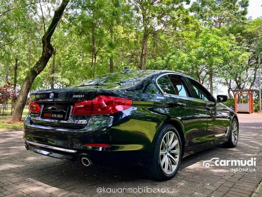 2018 BMW 520i Luxury Sedan