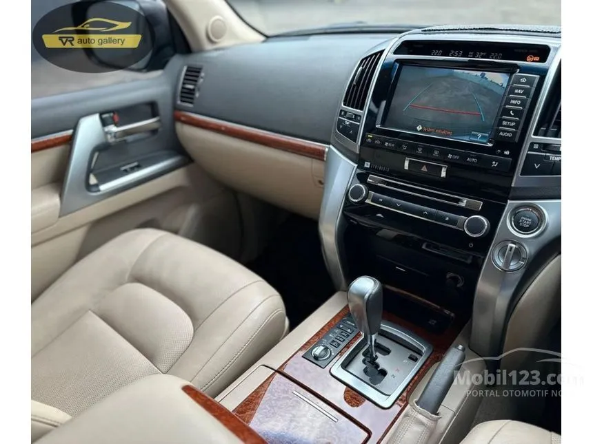 2013 Toyota Land Cruiser 200 Full spec SUV