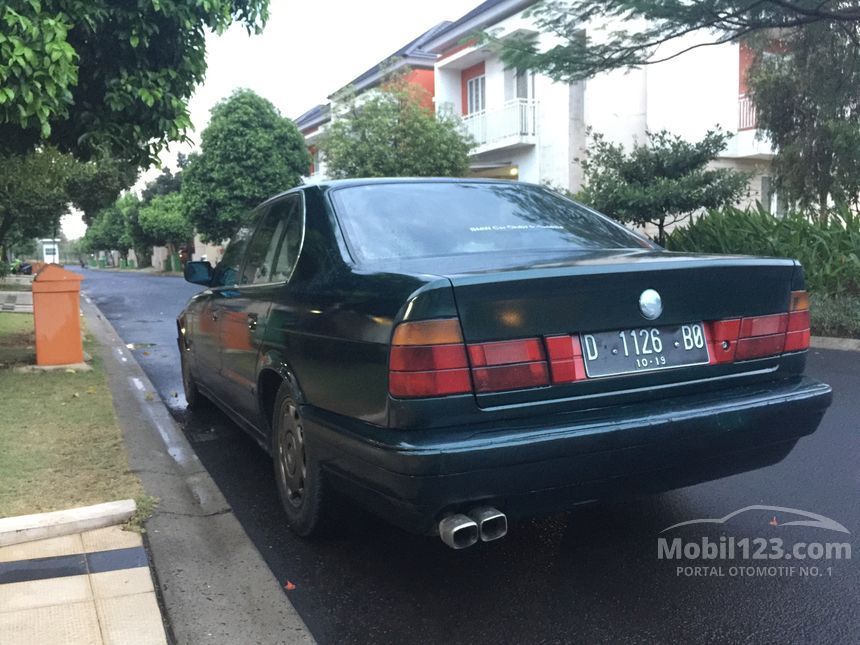 Jual Mobil  BMW  520i 1989 2 2 0 di Jawa  Barat  Manual Sedan 