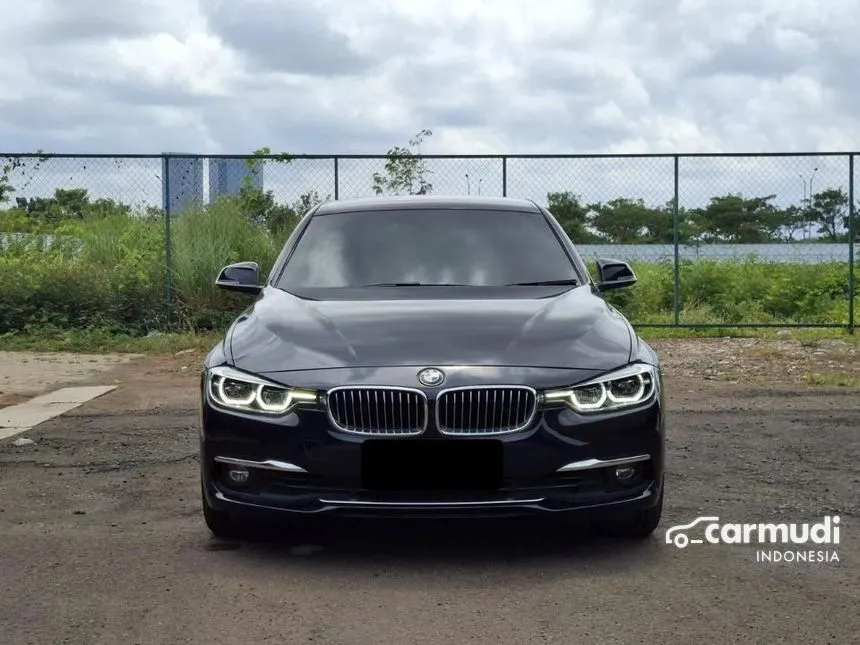 2018 BMW 320i Luxury Sedan