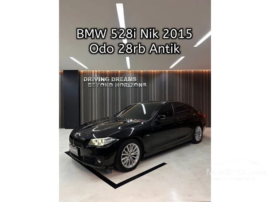 2015 BMW 528i Luxury Sedan