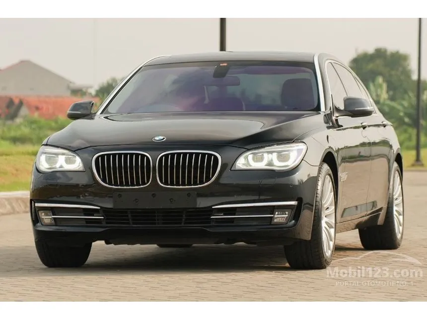 2015 BMW 730Li F02 Sedan
