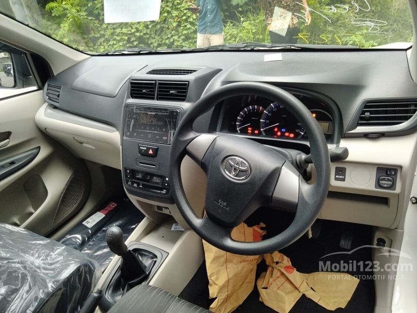 Jual Mobil Toyota Avanza 2021 E 1.3 di Jawa Timur Manual MPV Silver Rp ...