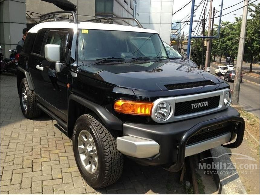 Jual Mobil Toyota FJ Cruiser 2014 4.0 di DKI Jakarta 