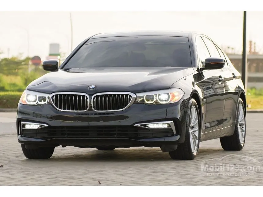 2018 BMW 530i Luxury Sedan