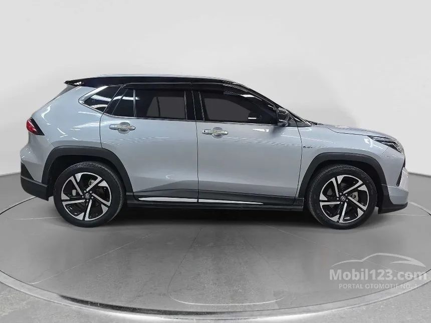 2023 Toyota Yaris Cross S HV (2 Tone) SUV