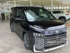 2022 Toyota Voxy 2.0 Base Spec Wagon, (Open Indent)