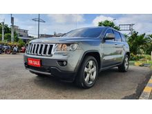 Jeep Grand Cherokee 4WD Overland CBU Fullspec AT 2011 Gray Metalik 29 ribu miles BEST DEAL