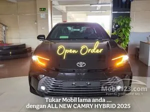 2025 Toyota Camry 2.5 Hybrid Sedan